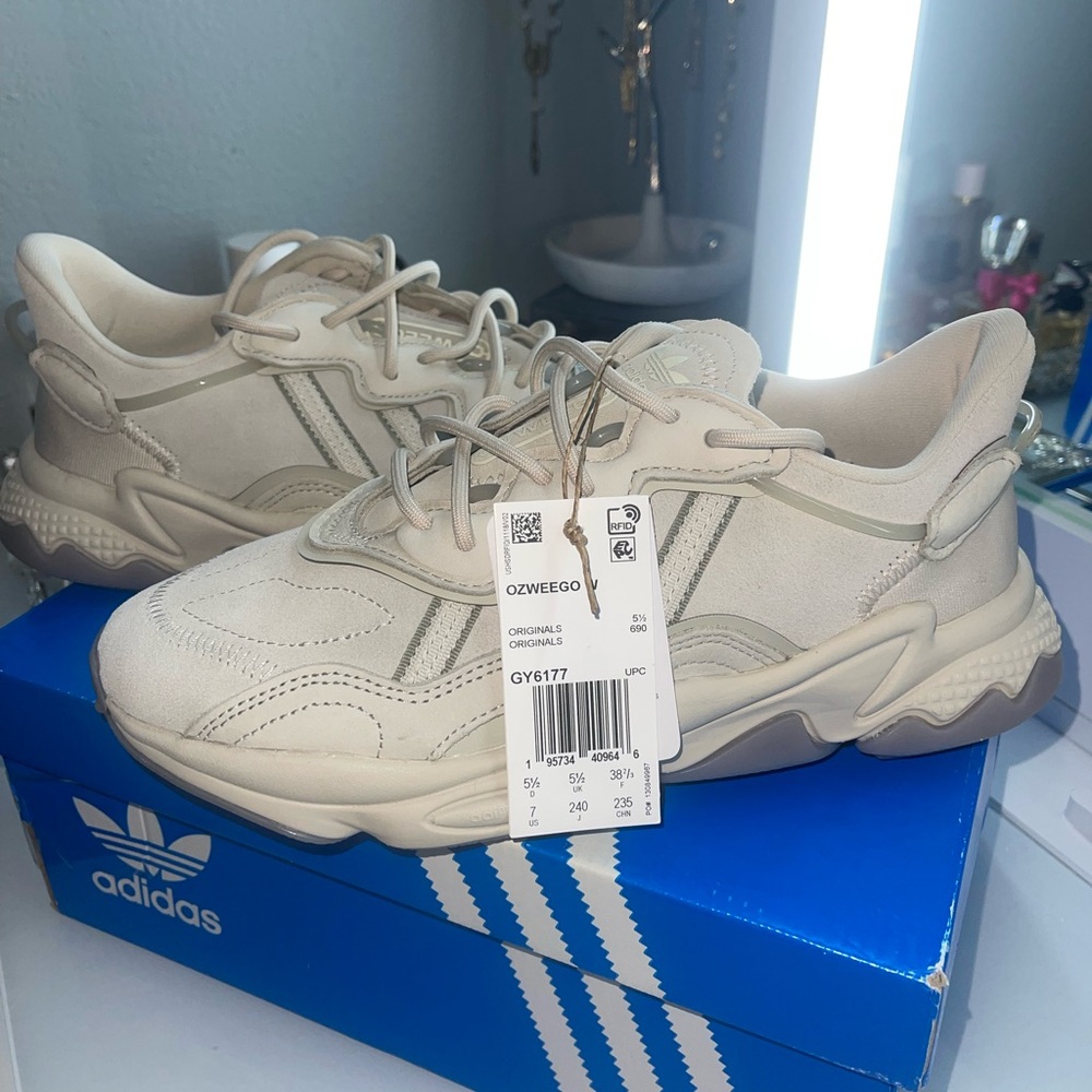 Women Ozweego Adidas Sneakers